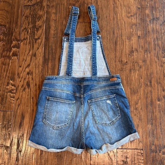 Sneak Peak Distressed Bib Overall Shorts size medium - Picture 8 of 9